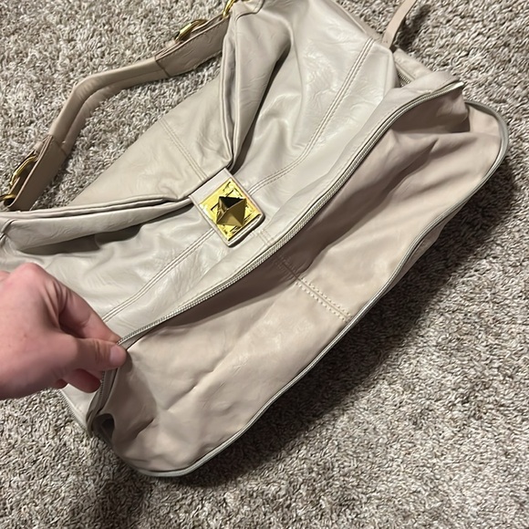 Vintage Mark. Avon Expandable Faux Leather Shoulder Bag - Picture 9 of 10